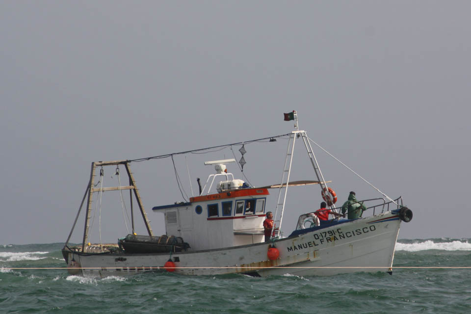 Embarcação Manuel Francisco trouxe vítimas para terra_2