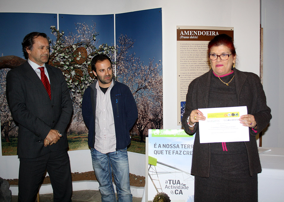 Margarida Vieira a receber o prémio do Valores do Território 2014