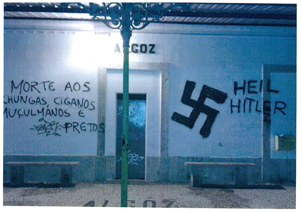 mensagens de ódio no apeadeiro de Algoz_1
