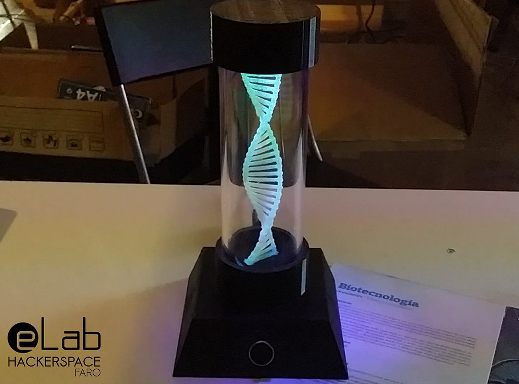 Candeeiro DNA impresso a 3D