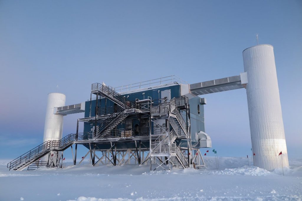 O observatório IceCube na Antártida