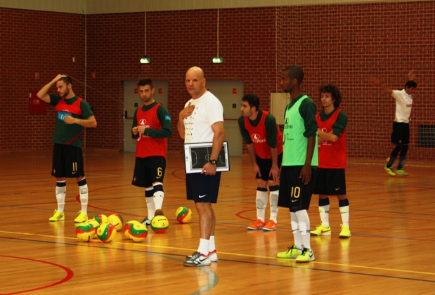 Training of the Men's University Futsal Team in Faro_1