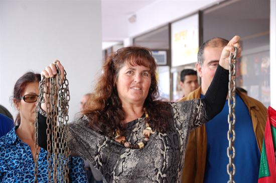 Marilu Santana holding the chains she was tied to for 15 days