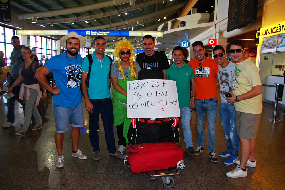 Group photo upon arrival at the airport of Faro