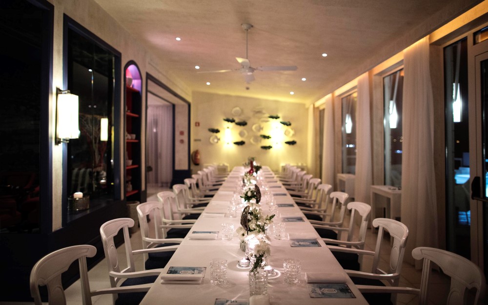 Vista Restaurante - the table prepared for dinner Mar Adentro - photo by Paulo Barata