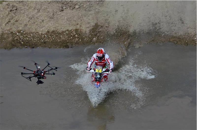 The Portuguese Paulo Gonçalves, with his motorcycle almost submerged in the crossing of a river, before the 1st stage was cancelled