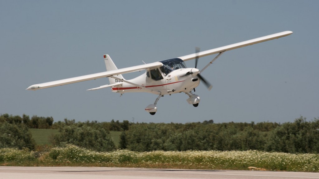 Airplane of the Aeroclub of Faro to land in seville