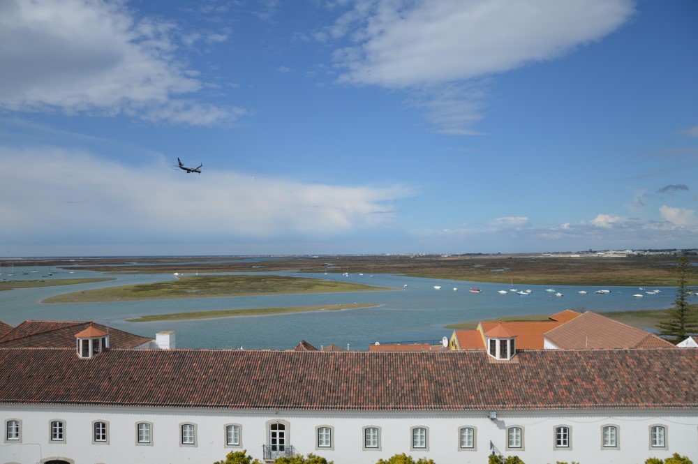 Faro_airport and planes_1