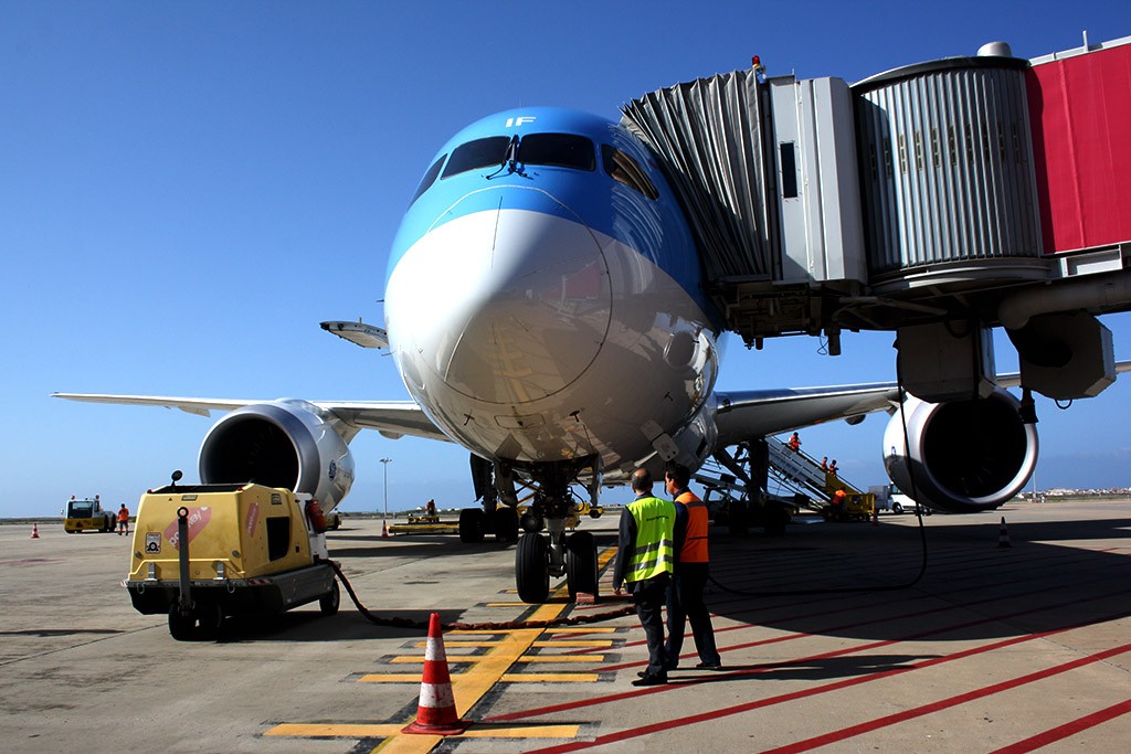 Boeing 787 Dreamliner aterra em Faro_16
