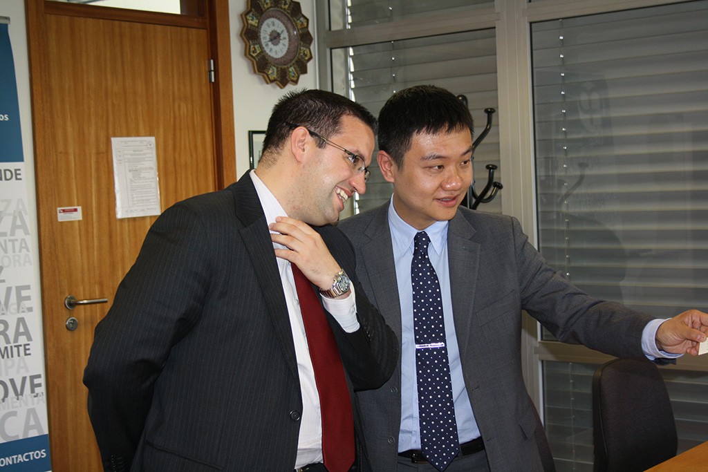Comitiva Chengdu China na Faculdade de Economia_ Luis Coelho e Xiang Zhang
