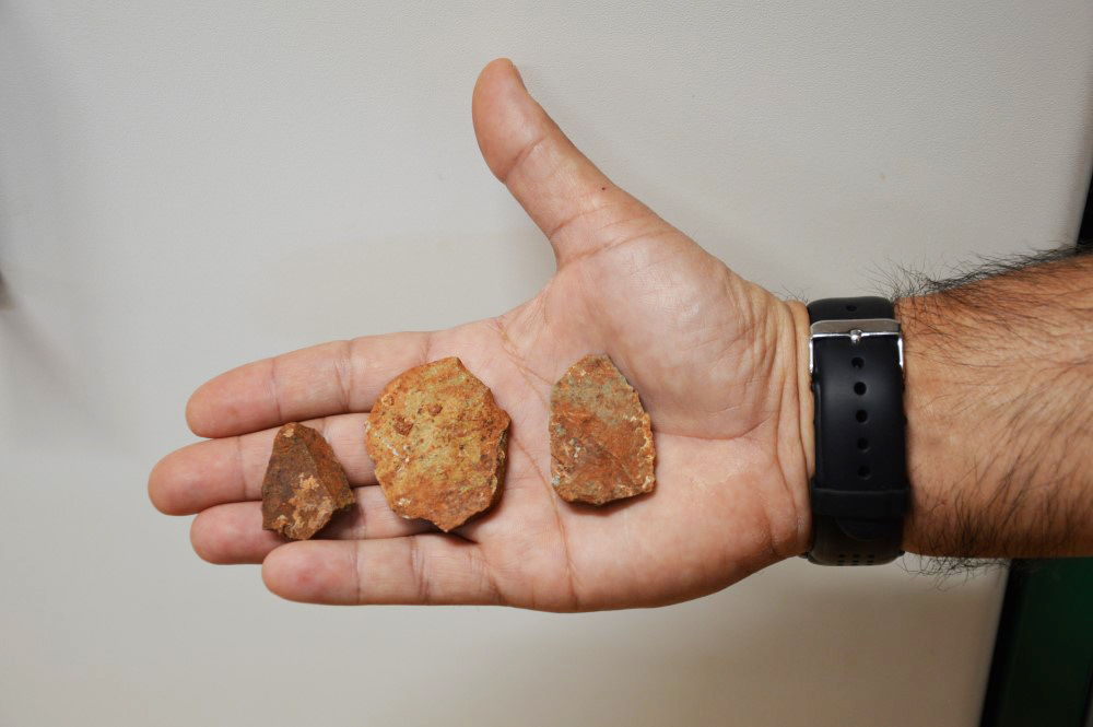 Neanderthal cave lithic utensils_1