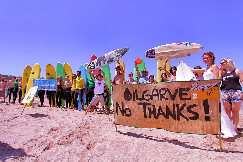 Anti oil protest on the beach_1 (Custom)