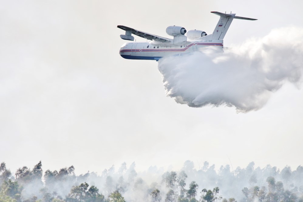 Avião de combate ao fogo no incêndio de Monchique