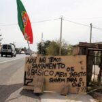 Sul Informação - Há quem não tenha água nem esgotos junto à EN125 e Aleixo diz que a culpa é da concessionária da estrada