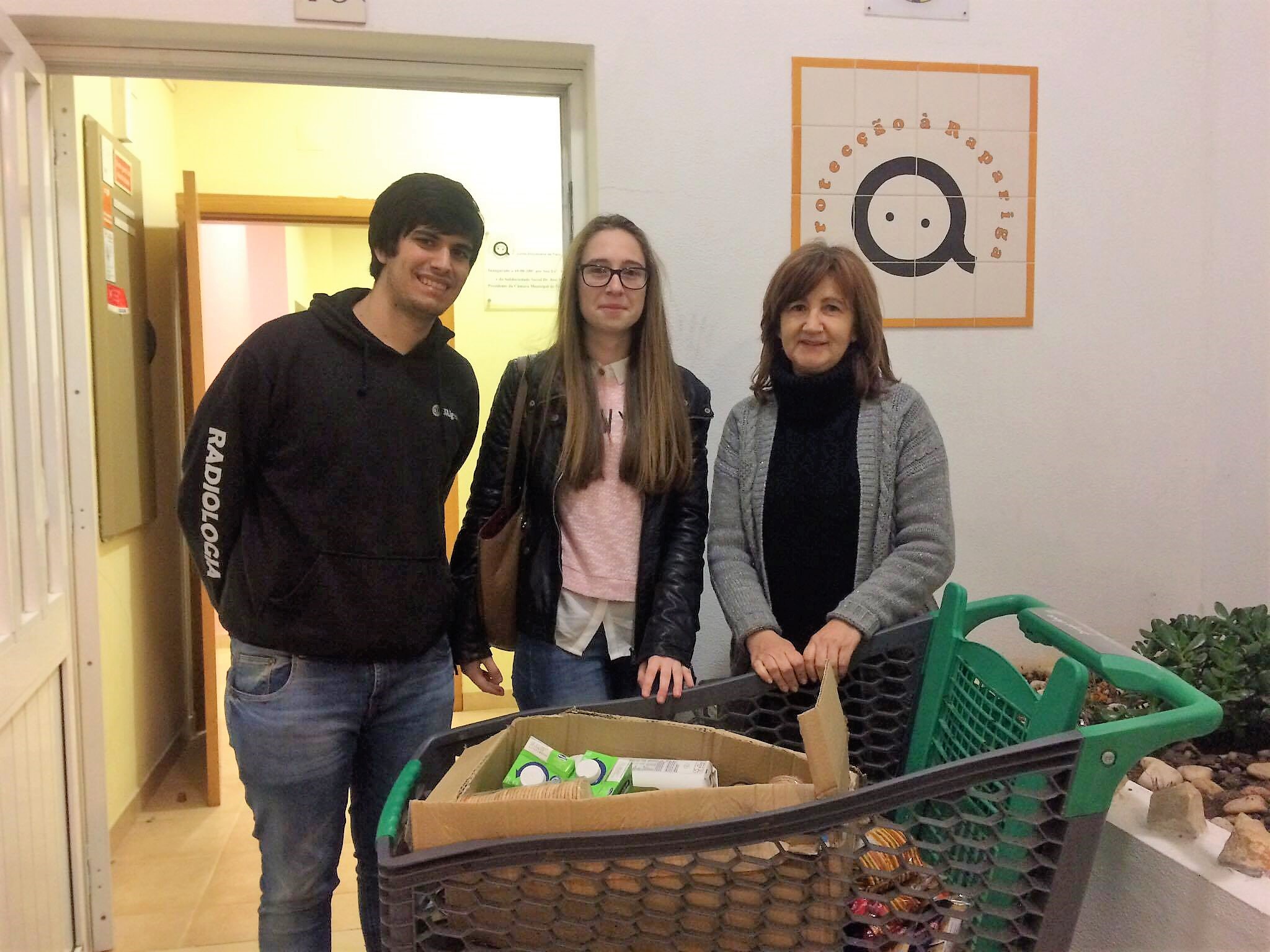 Sul Informação - Venda de bilhetes para a Semana Académica angariou alimentos para IPSS