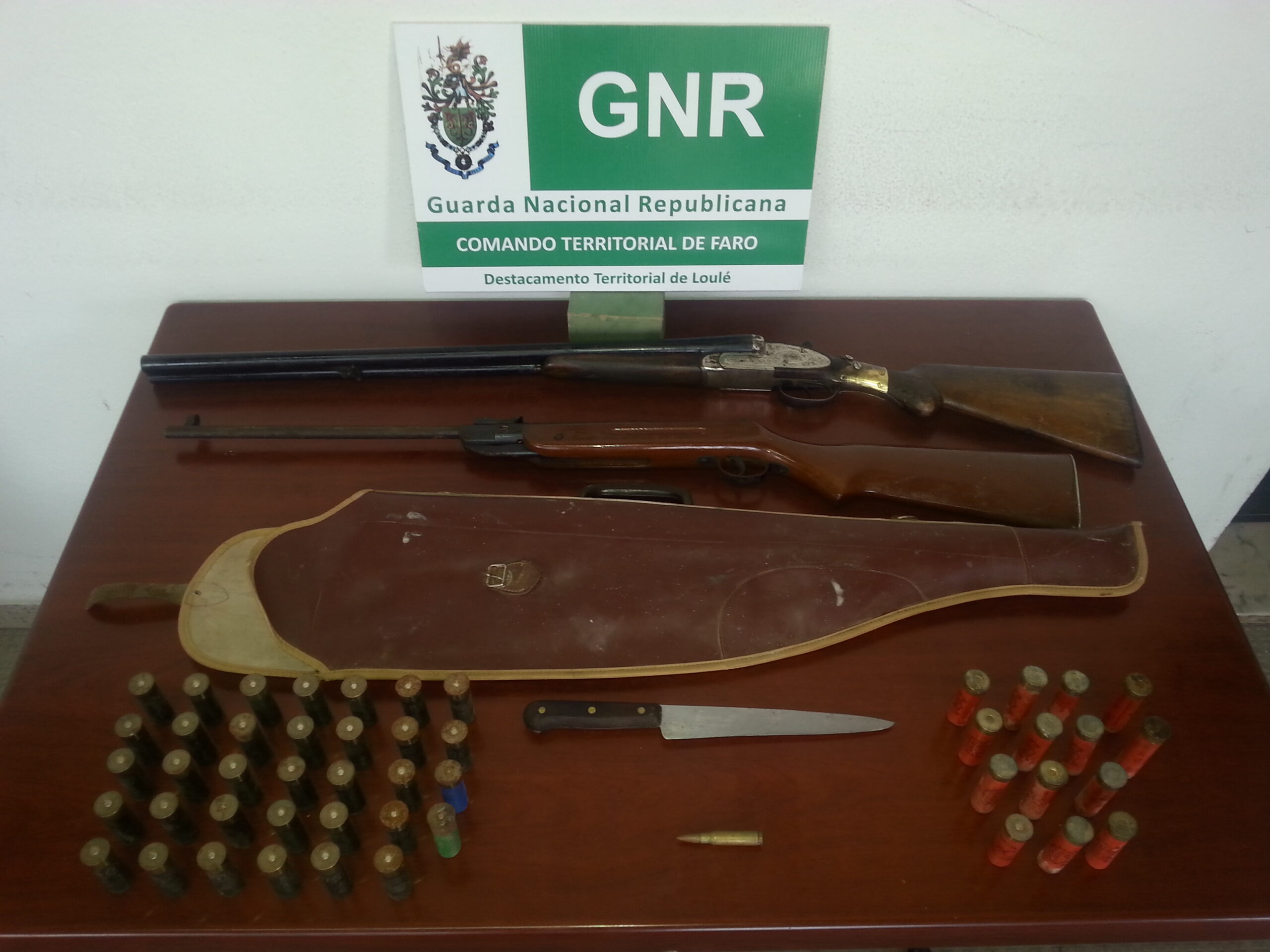 Sul Informação - Desentendimento sobre terreno em Vale de Lobo leva a apreensão de armas