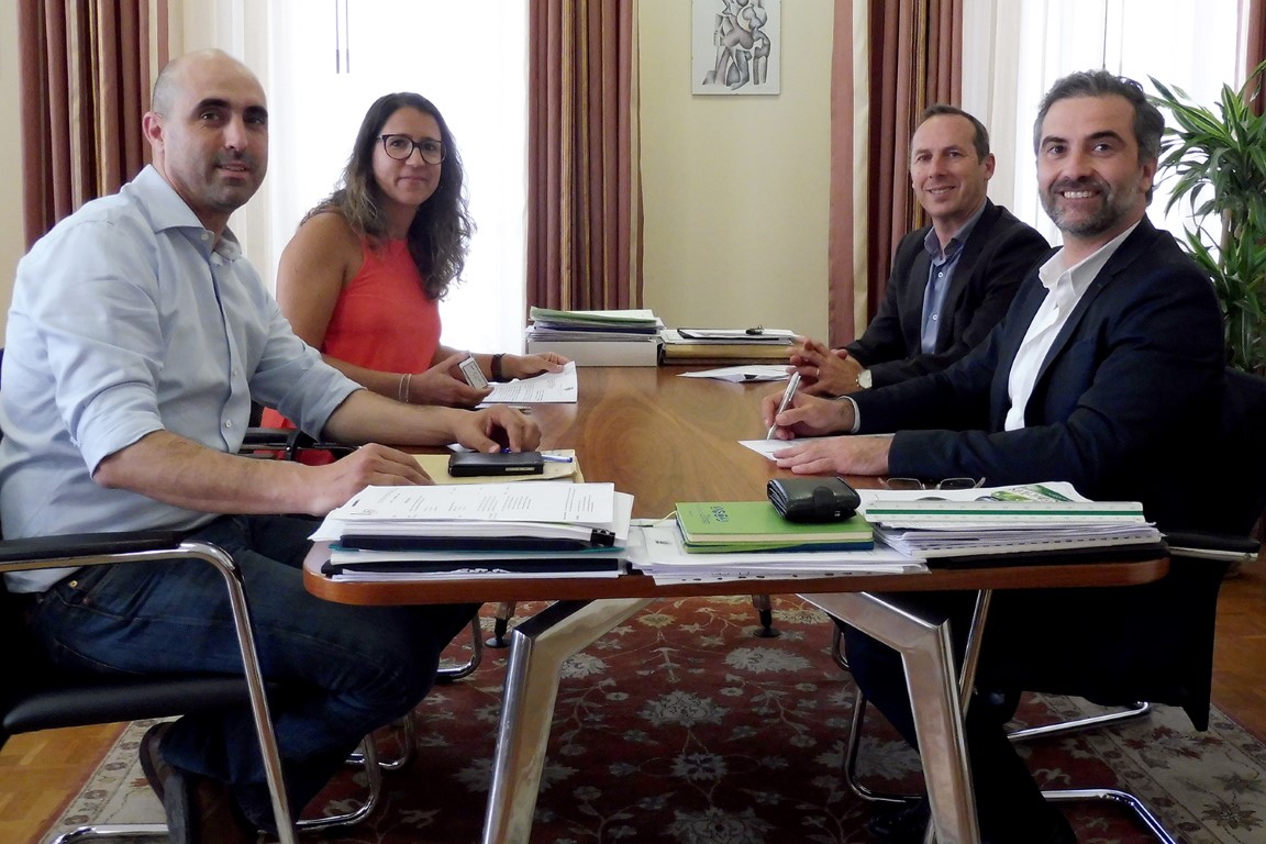 Sul Informação - Olhão assina contrato para requalificar apoios de pesca da Fuzeta 