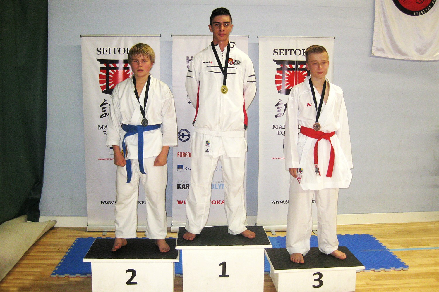 Sul Informação - Karateca olhanense Vítor Jorge conquista medalha de ouro em Open Internacional