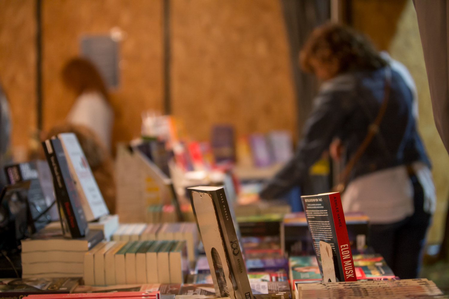 Sul Informação - Já começou a Feira do Livro de Olhão e hoje há Serafim em dose dupla