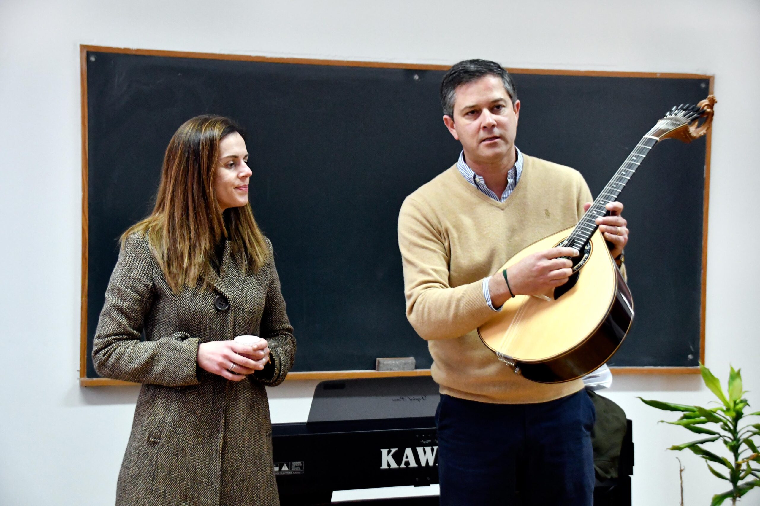 Sul Informação - Escola de Guitarra Portuguesa Mestre António Chainho reabre em Santiago do Cacém