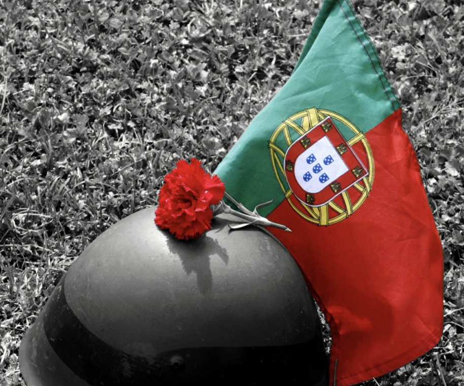 Sul Informação - Exposição de Marques Valentim celebra o 25 de Abril em Albufeira