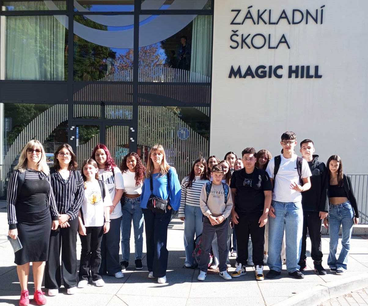 Sul Informação - Alunos do Agrupamento de Escolas Rio Arade visitam a Chéquia em projeto eTwinning/Erasmus+
