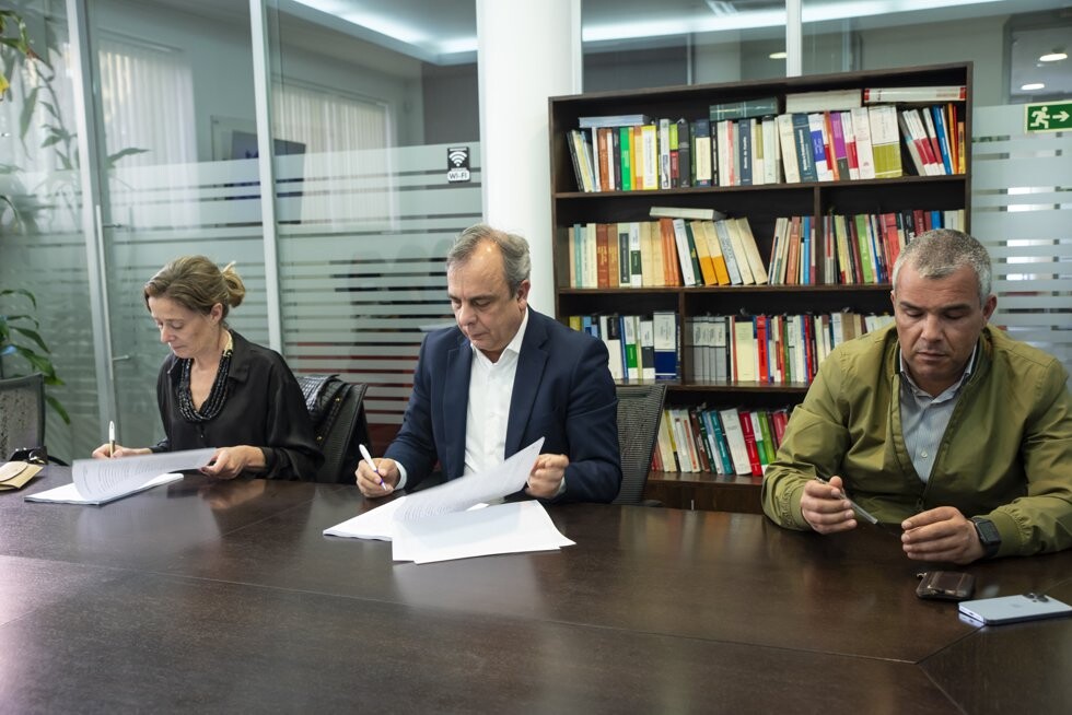 Sul Informação - Município de Sines e ULSLA assinam contrato para terreno do polo de saúde de Porto Covo