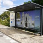 Sul Informação - Lagoa instala abrigos para passageiros que até permitem carregar o telemóvel