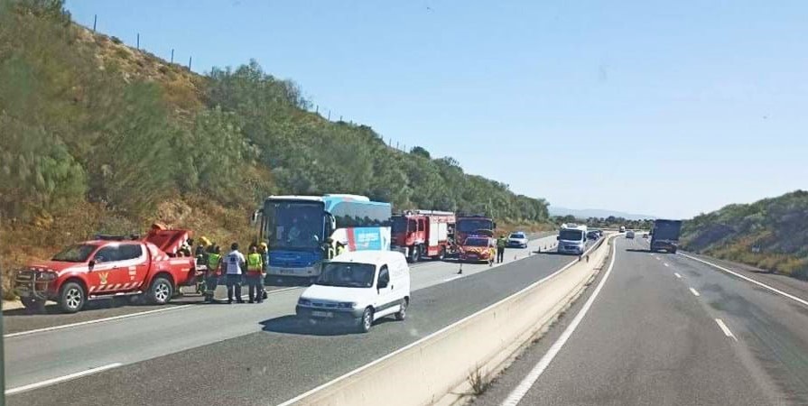 Sul Informação - Despiste de autocarro faz seis feridos na Via do Infante