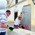 Sul Informação - Voluntários, escuteiros e Junta de Freguesia juntaram-se para limpar grafitti das paredes de Ferragudo