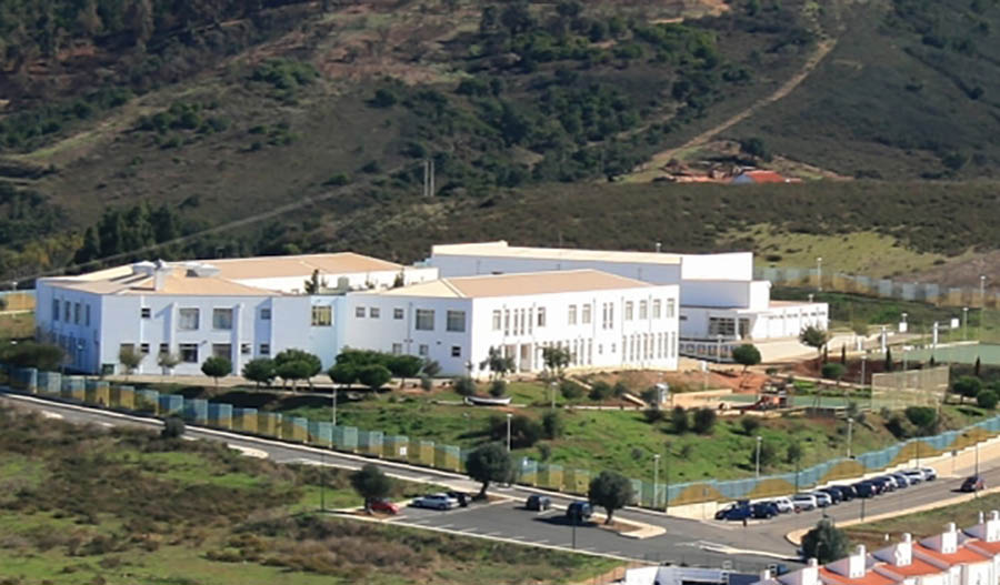 Sul Informação - “Legionella” detetada em análises leva ao fecho de balneários de escola em Aljezur