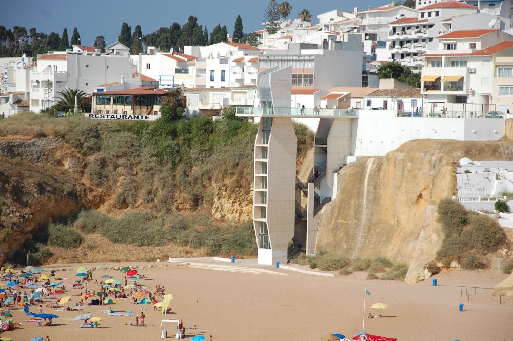 Sul Informação - Turista russo morre após queda na Praia do Peneco em Albufeira