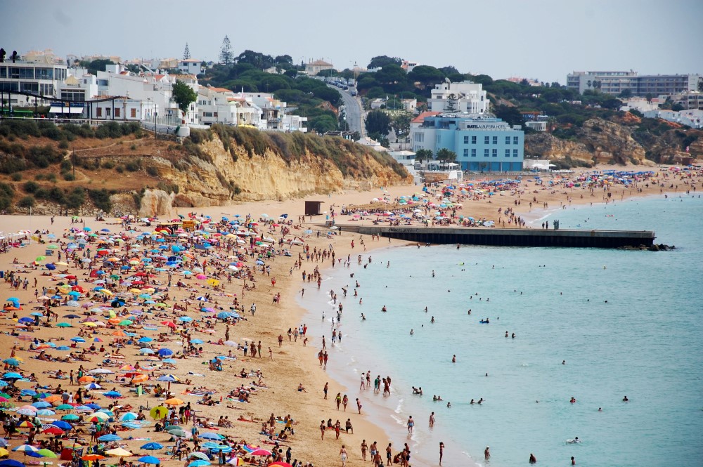 Sul Informação - Portugueses preparam-se para «rumar em massa» ao Algarve durante o Verão
