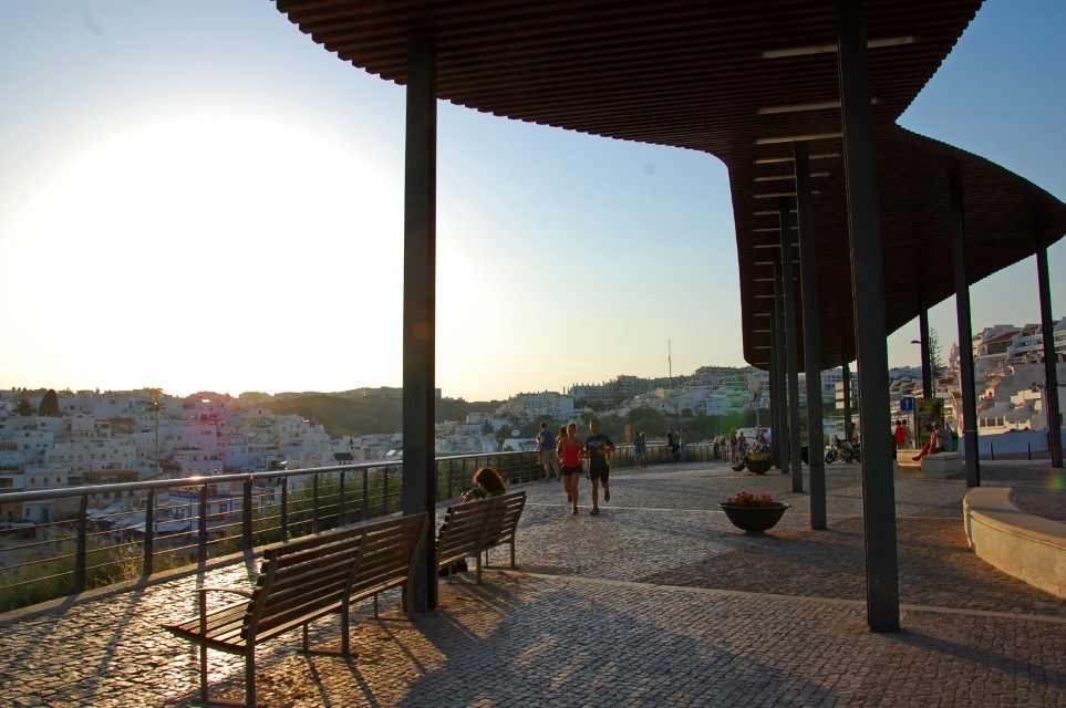 Sul Informação - Autarca de Albufeira pede aos munícipes que digam aos turistas para ficar em casa