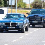 Sul Informação - Carros americanos e amigos estacionam no Sudoeste Retail Park de Alcantarilha