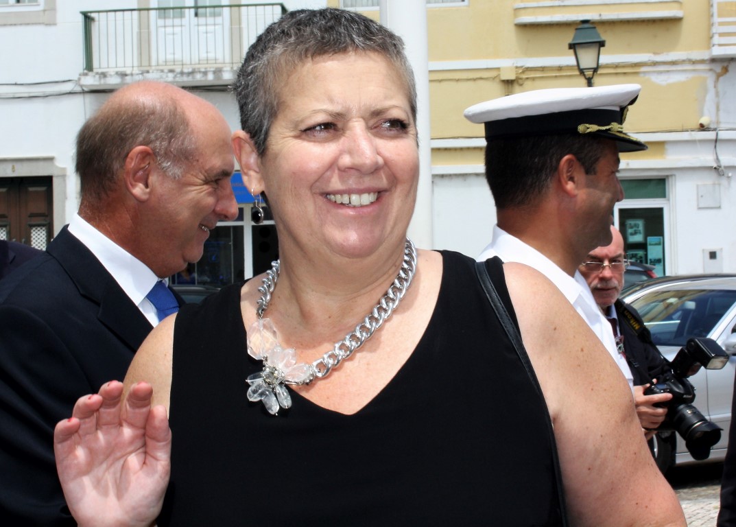 Sul Informação - Ministra desvaloriza «ultraje» de Faro por causa de cerimónia em Olhão, por surgir numa «época especial»