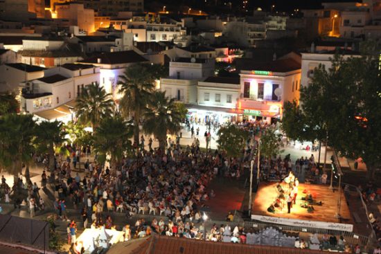 Sul Informação - Albufeira: Música anima Largo Engenheiro Duarte Pacheco em Agosto