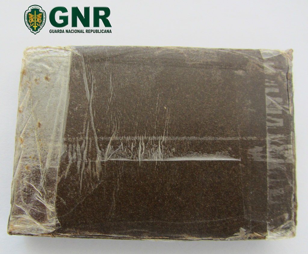 Sul Informação - GNR de Quarteira detém jovem por tráfico de droga