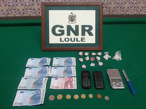 Sul Informação - Homem fere militar da GNR com faca ao ser detido por tráfico de droga