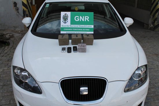 Sul Informação - GNR de Moncarapacho descobre milhares de doses de haxixe numa Operação Stop