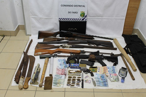 Sul Informação - PSP de Faro deteve três por tráfico de droga e apreendeu armas