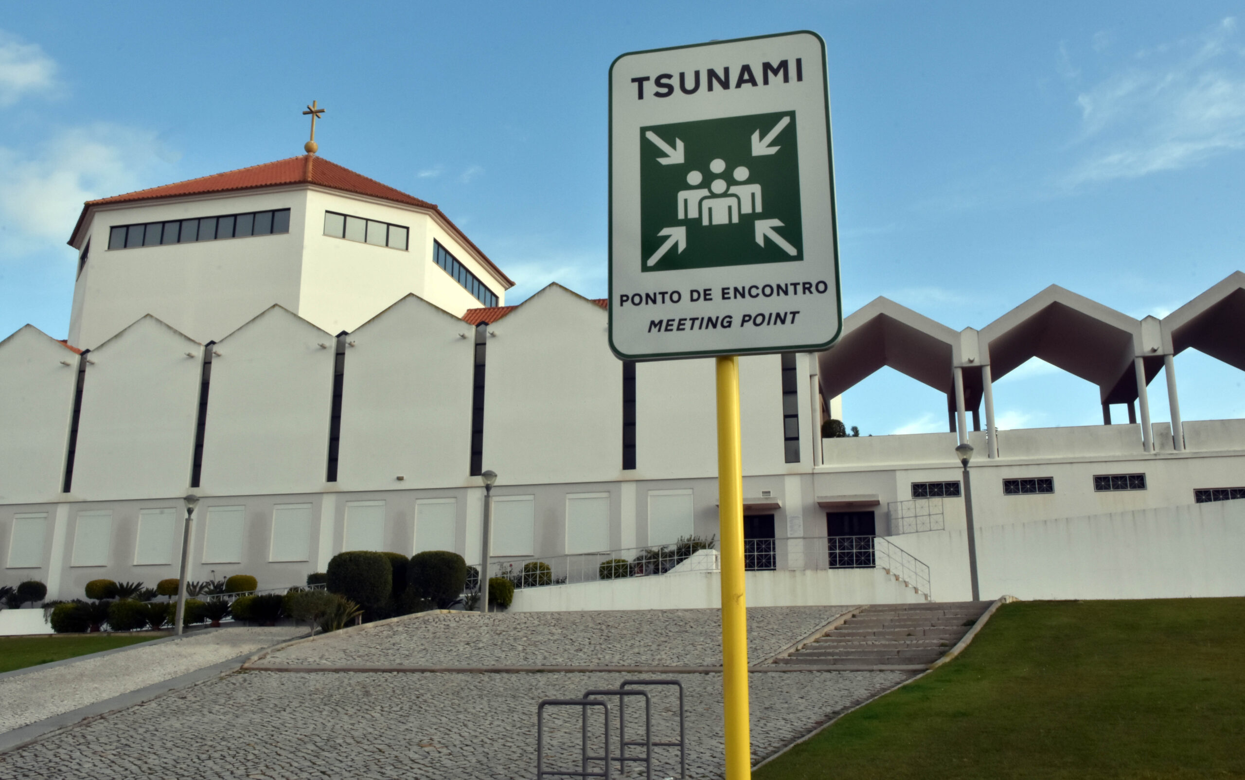 Sul Informação - Quarteira já tem sirenes e sinais para avisar a população em caso de tsunami