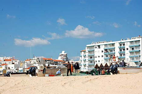 Sul Informação - Entidades consideram venda de parte da praia «oportunidade para Armação de Pêra»