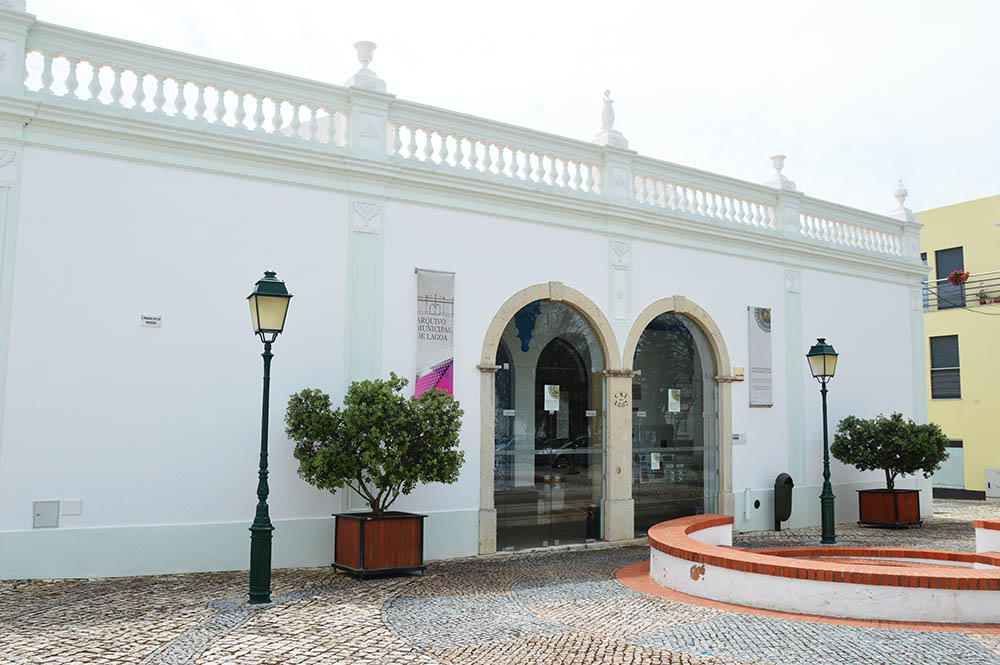 Sul Informação - Exposição de calendários “Indo nos Tempos” patente no Arquivo Municipal de Lagoa até 6 de maio