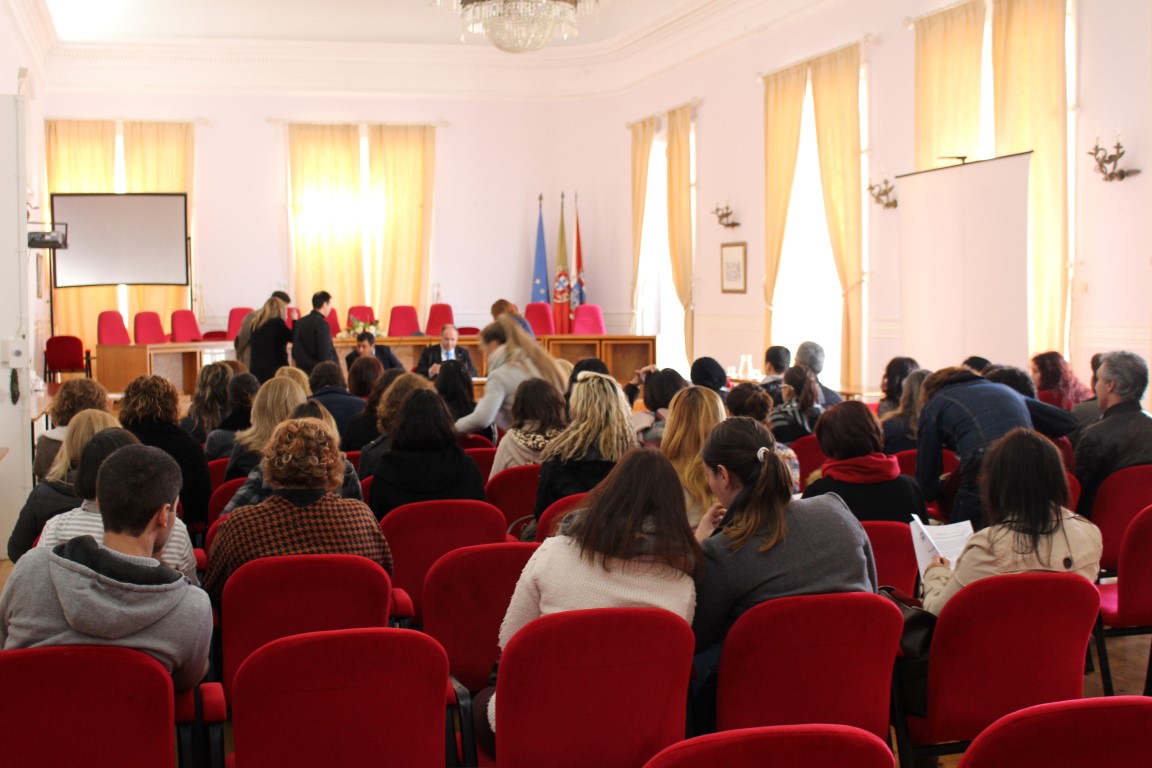 Sul Informação - Câmara de Faro contrata 45 auxiliares para as escolas do concelho