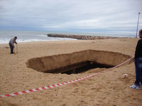 Sul Informação - Buraco na praia de Quarteira é antigo tanque dos anos 60 (com fotos)