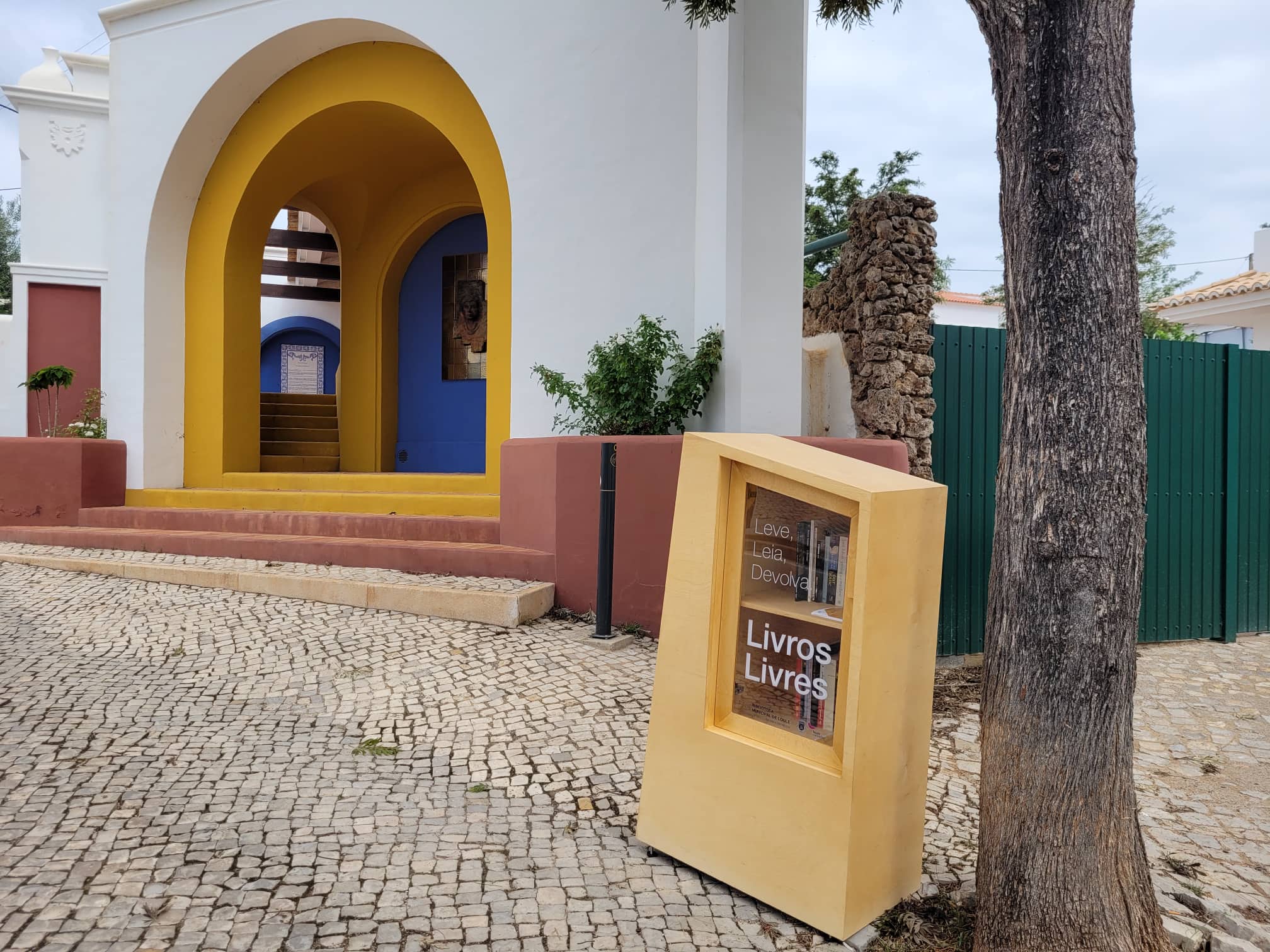 Sul Informação - “Leve, Leia, Devolva”: já há minibibliotecas espalhadas pelo concelho de Loulé