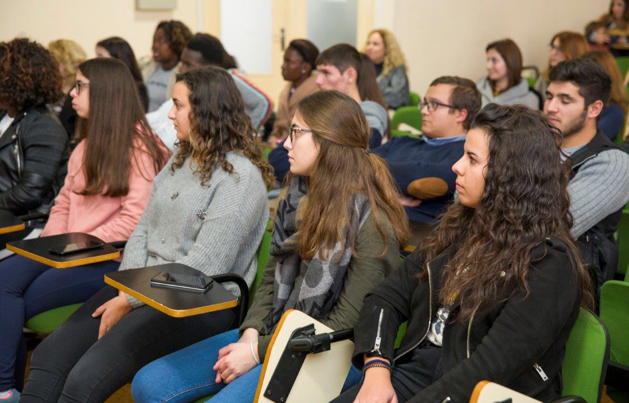 Sul Informação - Moura abre candidaturas para bolsas de estudo no Ensino Secundário e Superior