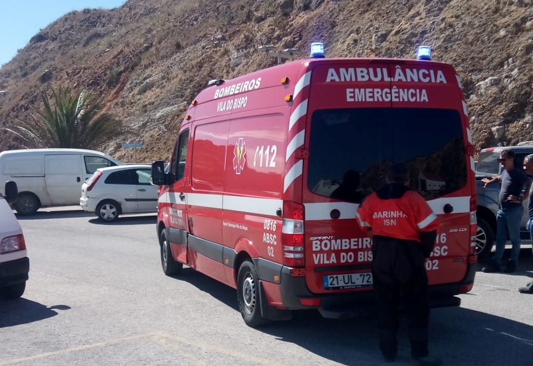 Sul Informação - Mestre de embarcação com dores no peito resgatado ao largo de Sagres