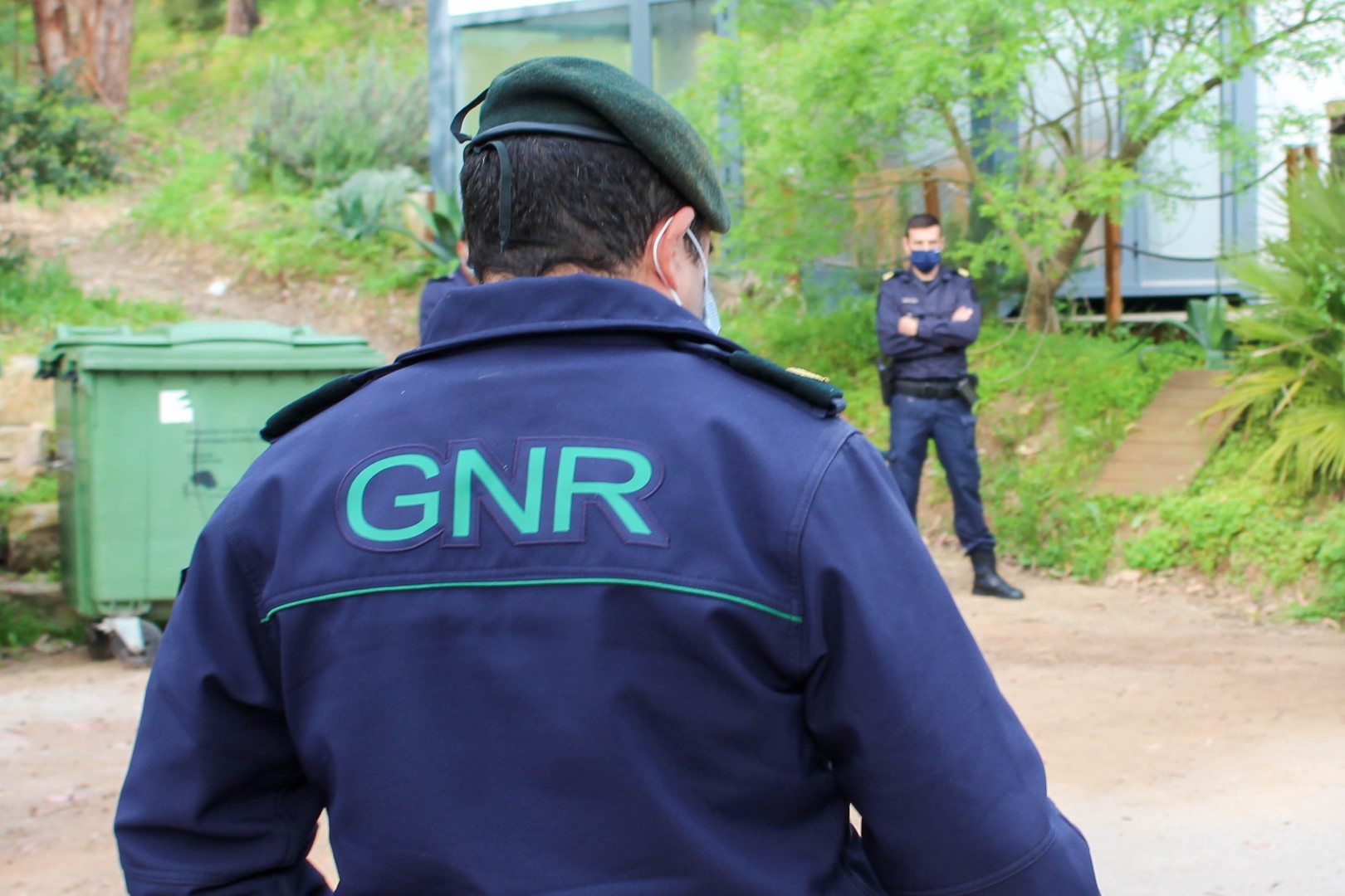 Sul Informação - GNR de Salir encontra 8 quilos de haxixe escondidos debaixo de pedras